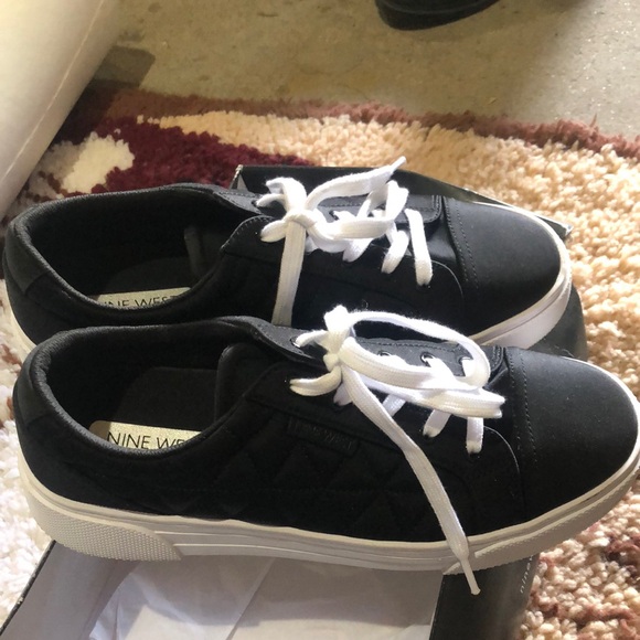 Nine West Sneakers 👟 black - size 10M - Picture 1 of 6